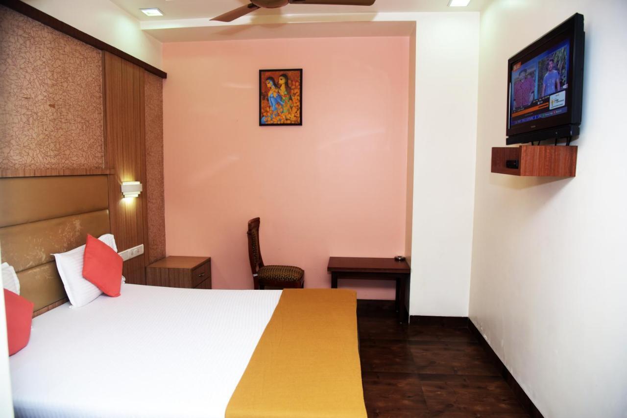 Hotel Indiana Inn Navi Mumbai Buitenkant foto